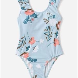 SHEIN Girls Bathing Suit